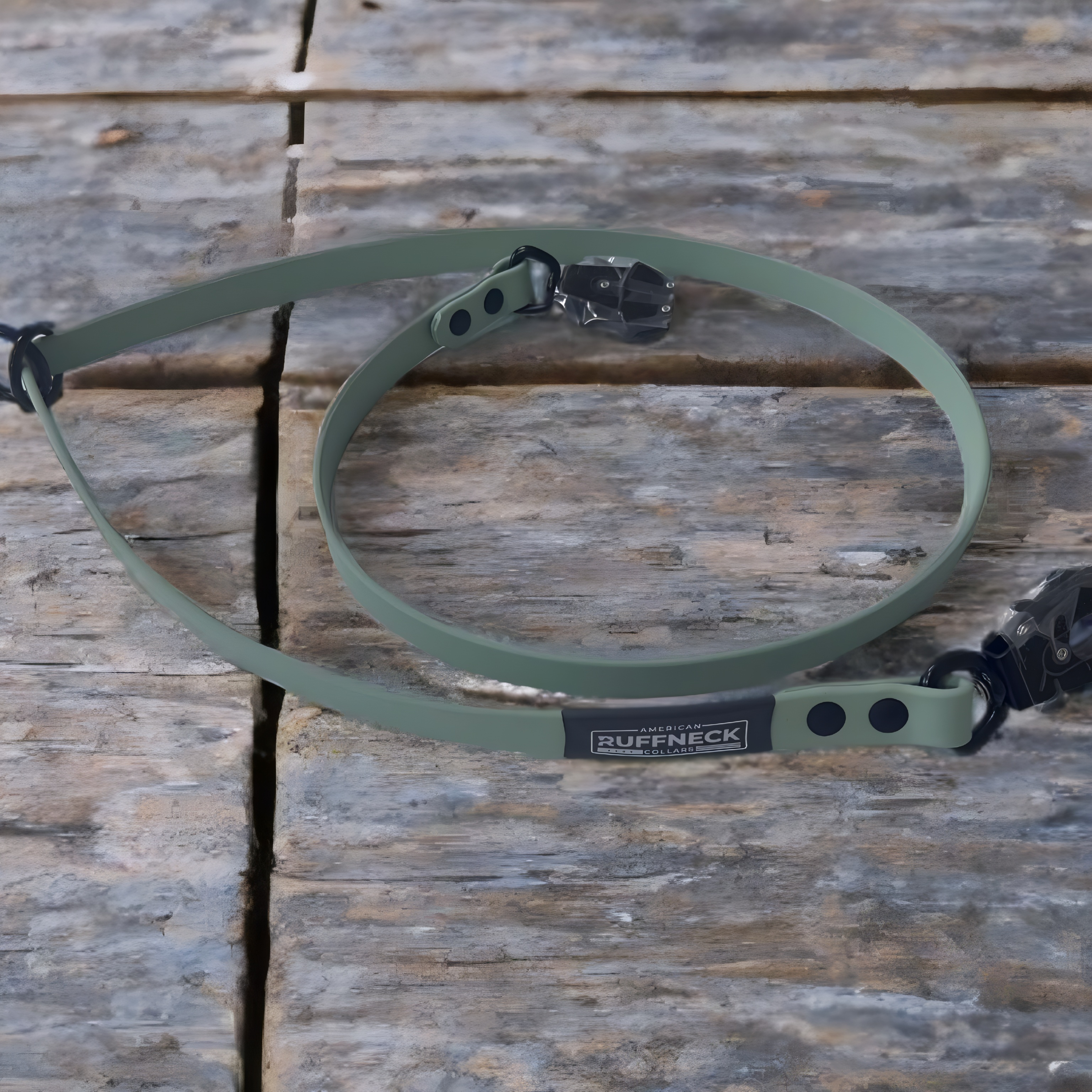 American Ruffneck Collars Recon Rig dog leash with hands-free design, shown attached to a dog’s harness for outdoor walks