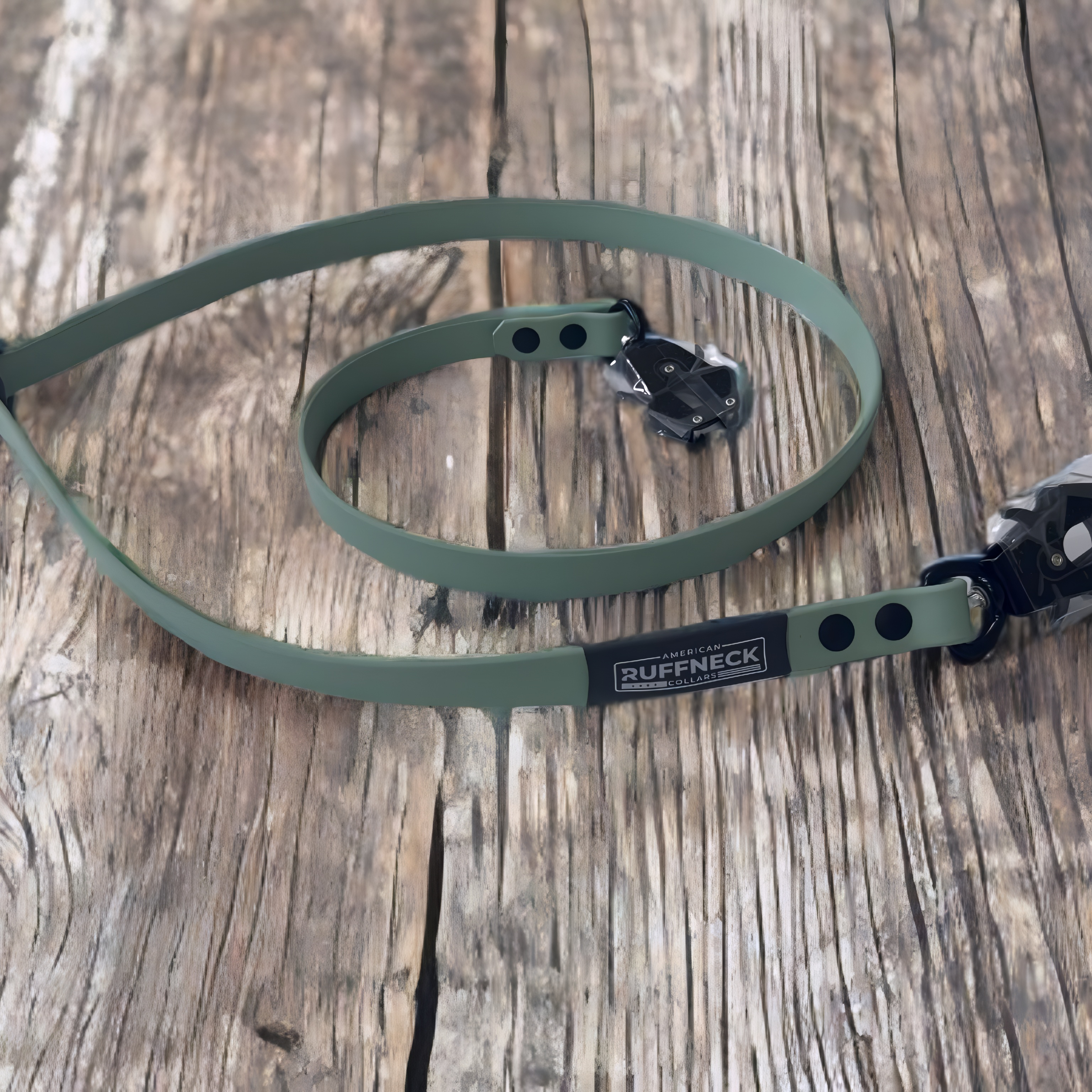 American Ruffneck Collars Recon Rig dog leash with hands-free design, adjustable strap, and durable hardware for active walking.