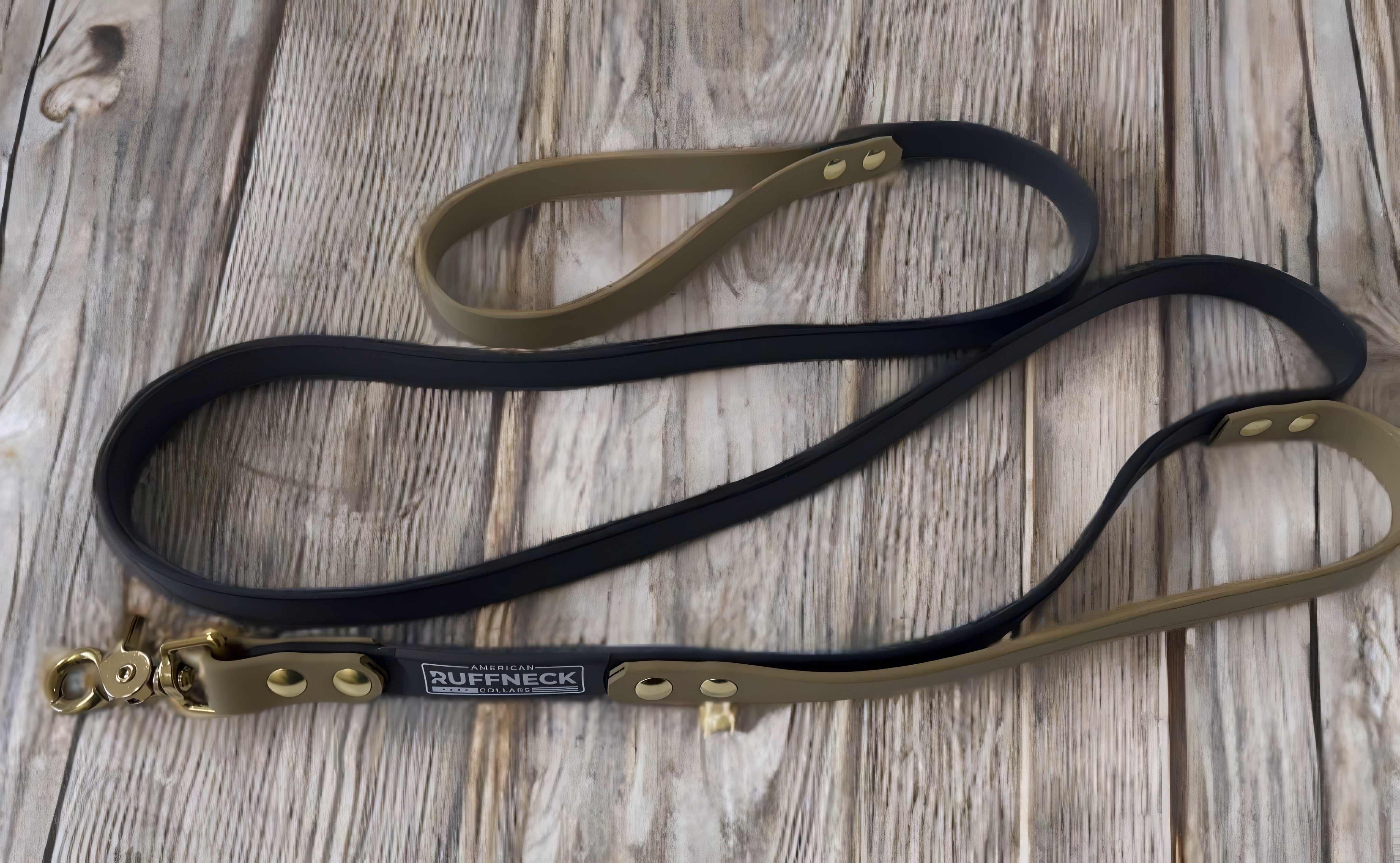 American Ruffneck Collars Daily Drifter dog leash, standard length and durable nylon material, suitable for walking dogs.