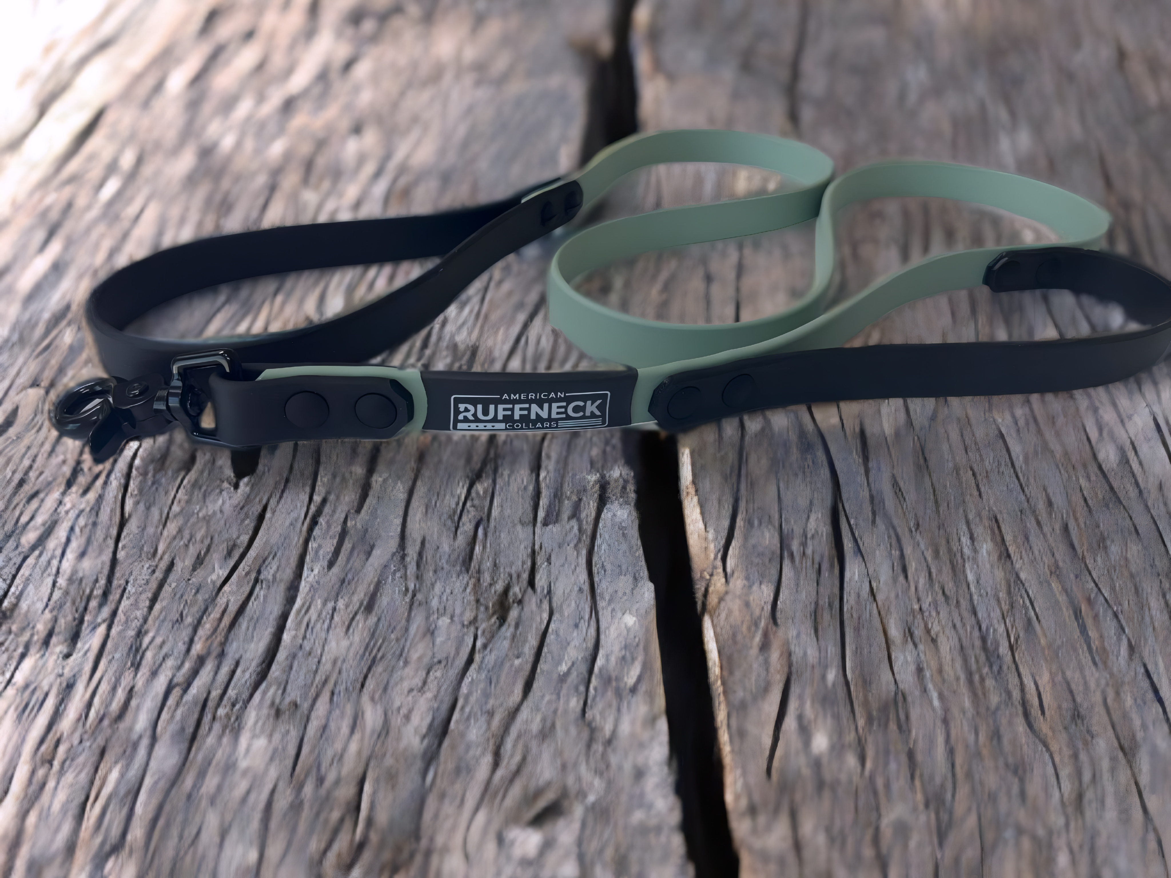 American Ruffneck Collars Daily Drifter dog leash with durable nylon strap and metal clasp for secure walking.