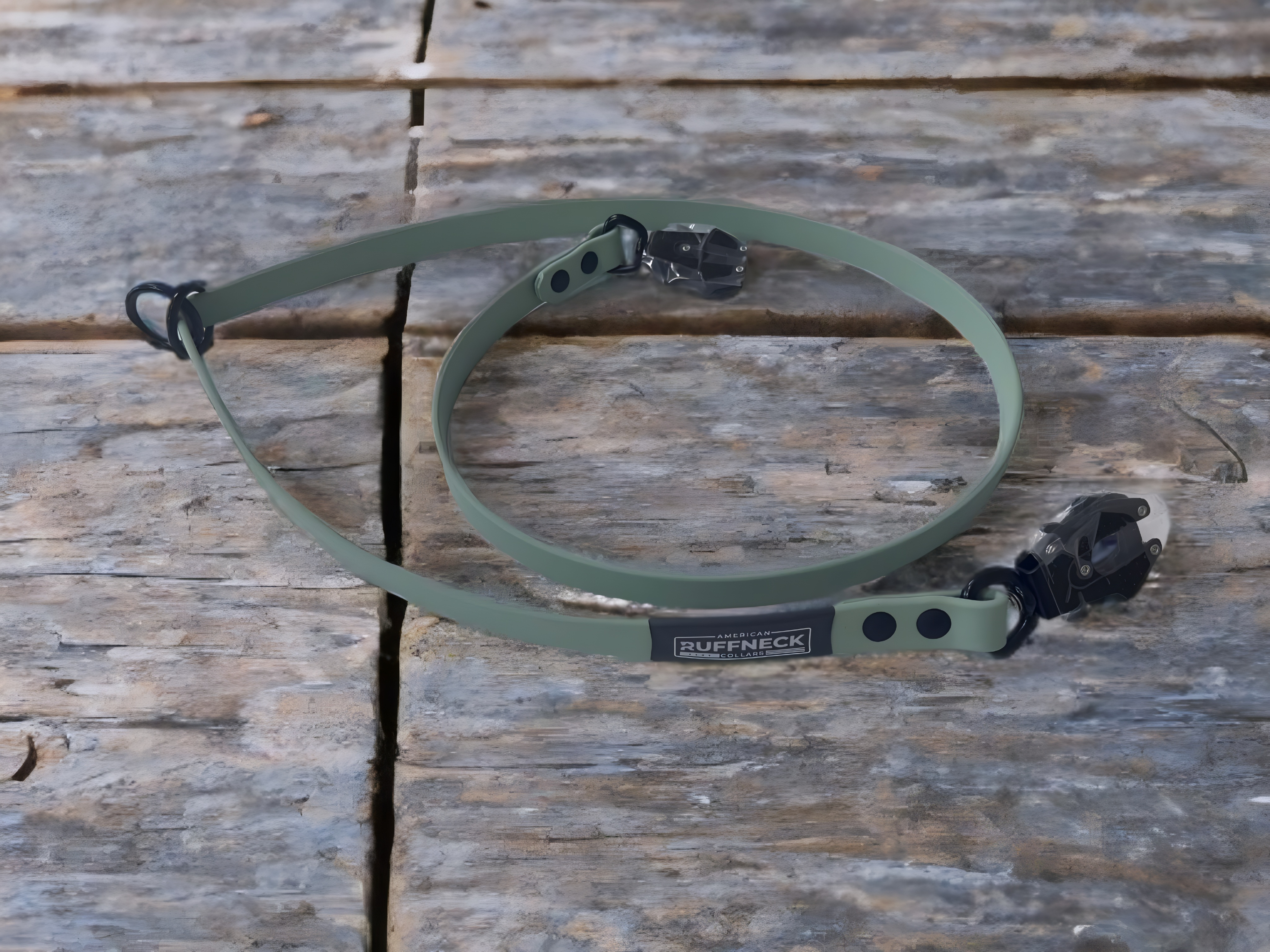 American Ruffneck Collars Recon Rig dog leash with hands-free design, shown attached to a dog’s harness for outdoor walks